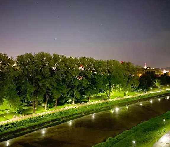 Capital Towers - Pop - Art Z Widokiem Na Rzeke I Park